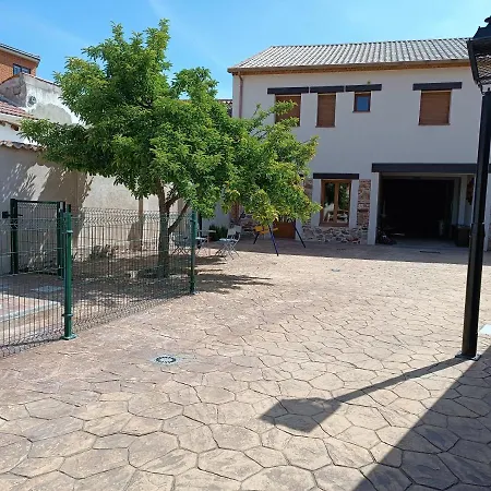 La Casa De Dos Rubios Ferienhaus Nava de la Asuncion